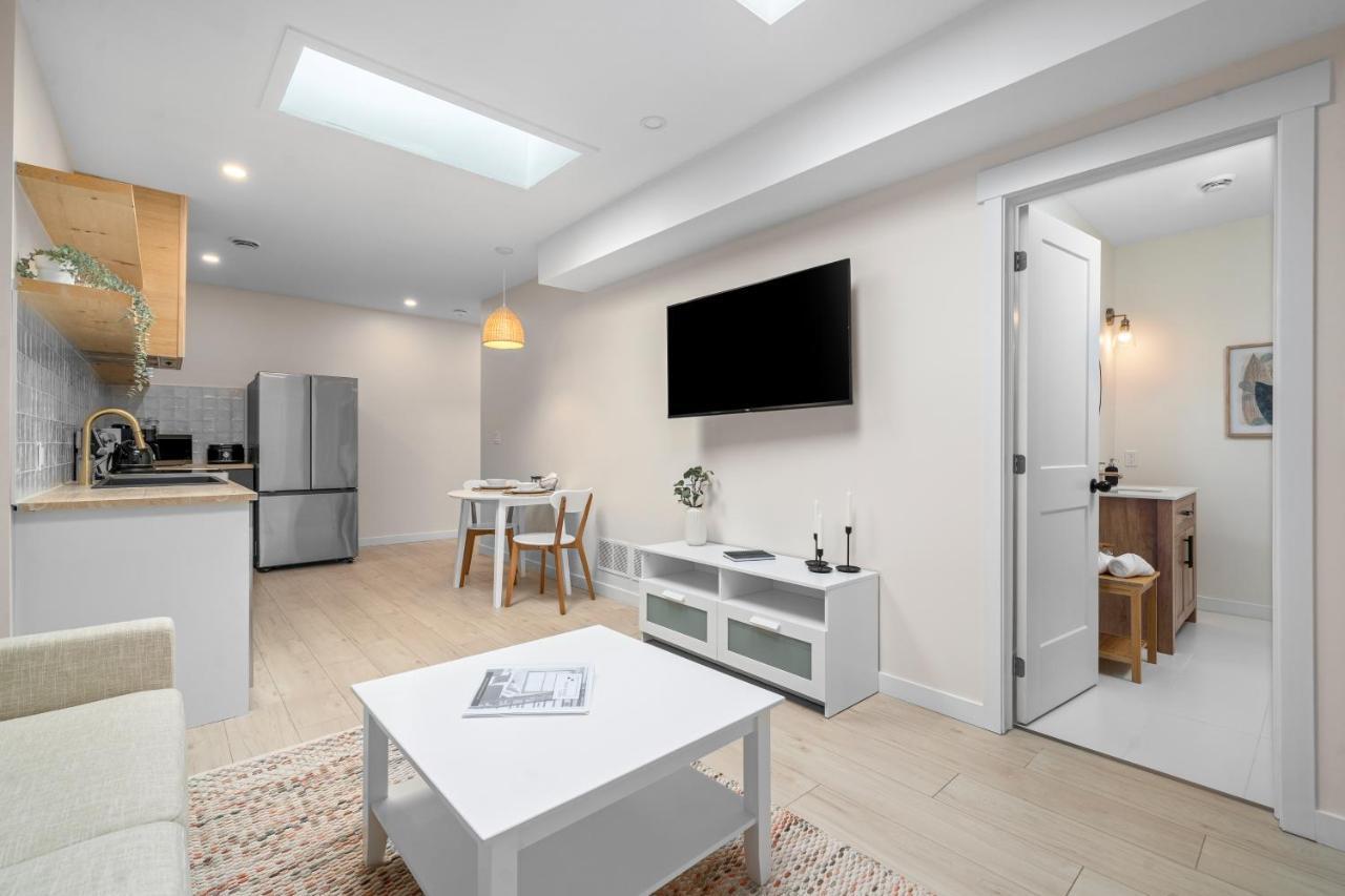 The Olympia: Front Street Flats Apartment Belleville Bagian luar foto